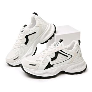 Sepatu sneakers